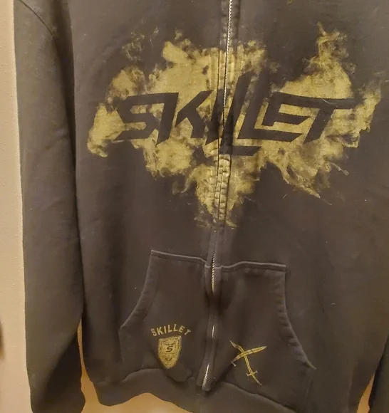 Womens Rock band Skillet Zip up hoodie size medium - Picture 6 of 10